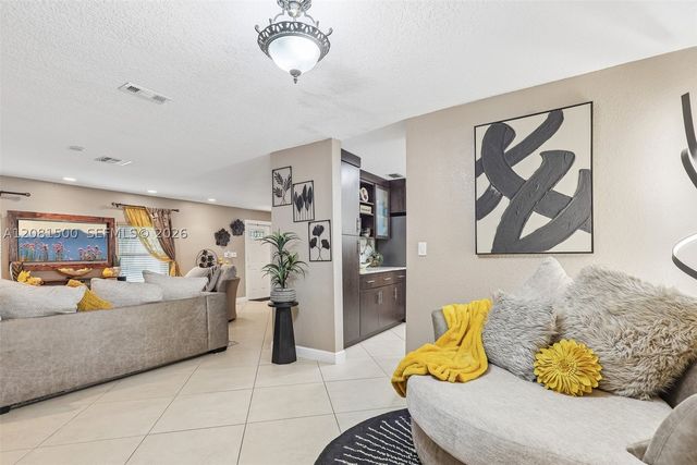 8835 NW 27th St, Coral Springs, FL 33065