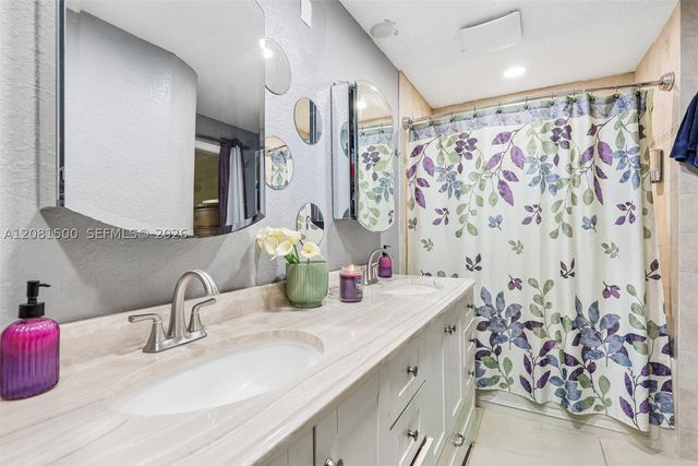 8835 NW 27th St, Coral Springs, FL 33065