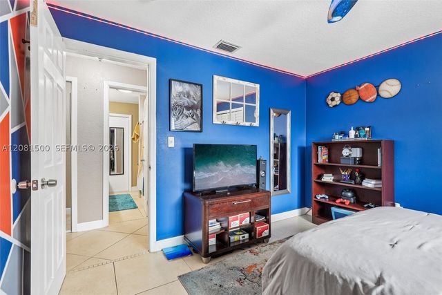 8835 NW 27th St, Coral Springs, FL 33065