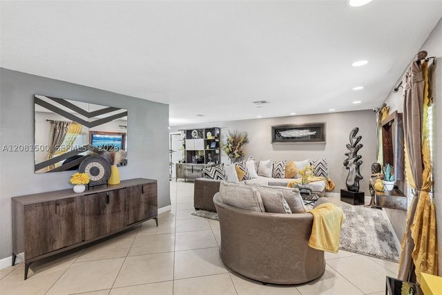 8835 NW 27th St, Coral Springs, FL 33065
