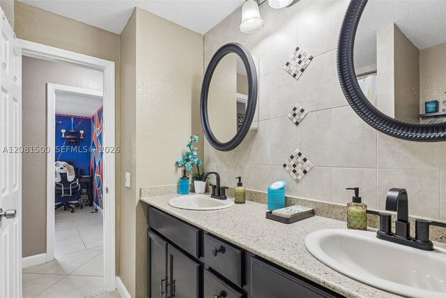 8835 NW 27th St, Coral Springs, FL 33065