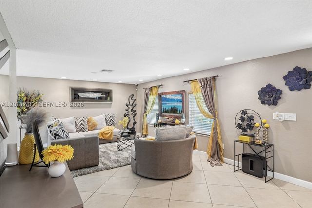 8835 NW 27th St, Coral Springs, FL 33065