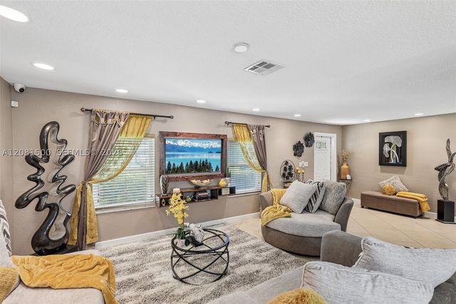 8835 NW 27th St, Coral Springs, FL 33065