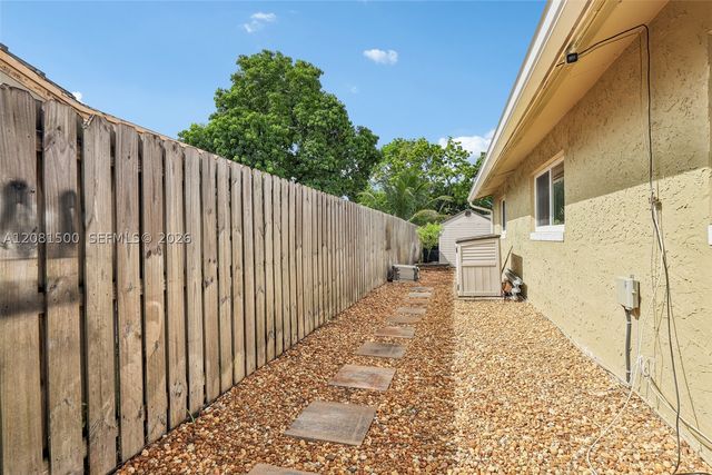 8835 NW 27th St, Coral Springs, FL 33065