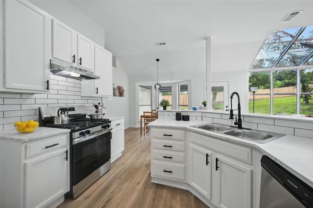 400 Baldwin Drive, Joshua, TX 76058