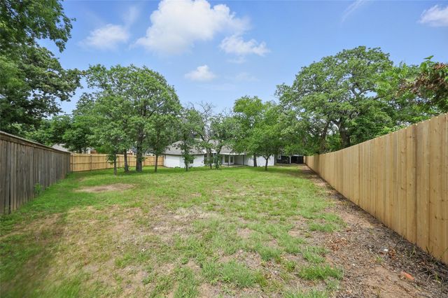 400 Baldwin Drive, Joshua, TX 76058