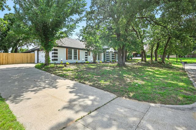 400 Baldwin Drive, Joshua, TX 76058