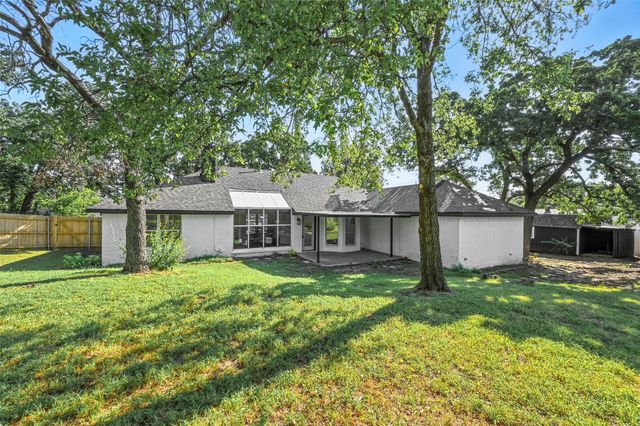 400 Baldwin Drive, Joshua, TX 76058