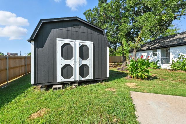 400 Baldwin Drive, Joshua, TX 76058
