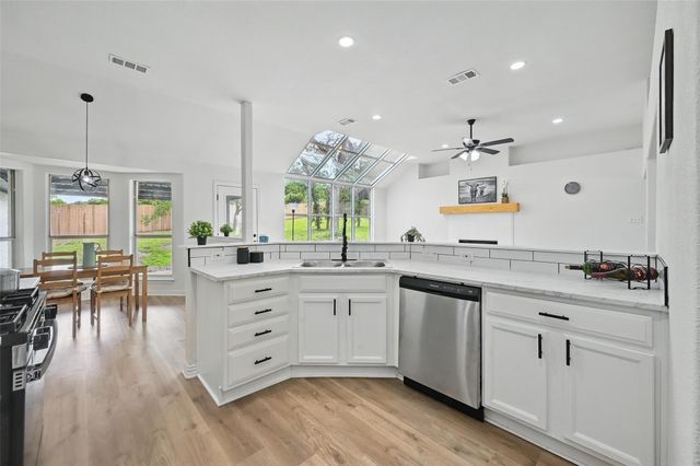 400 Baldwin Drive, Joshua, TX 76058