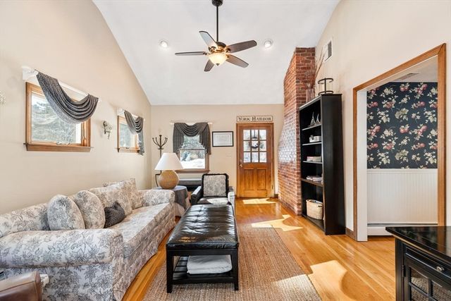 21 Marcia Rd, Wilmington, MA 01887