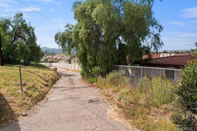 1071 Washington Heights Place, El Cajon, CA 92019