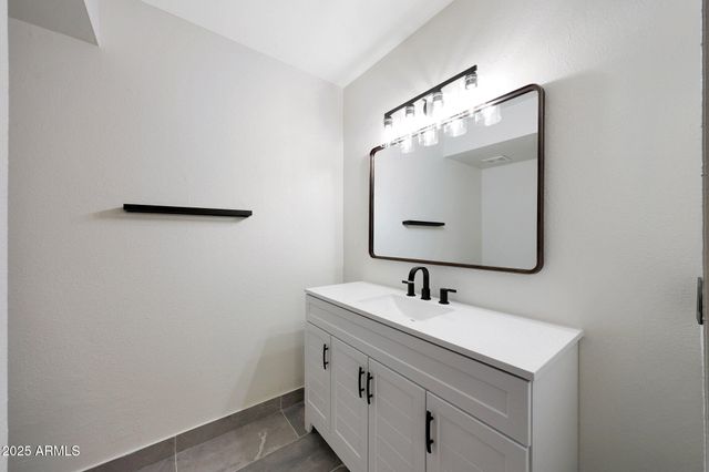 8238 E KEIM Drive, Scottsdale, AZ 85250