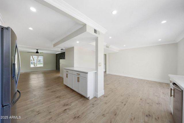 8238 E KEIM Drive, Scottsdale, AZ 85250