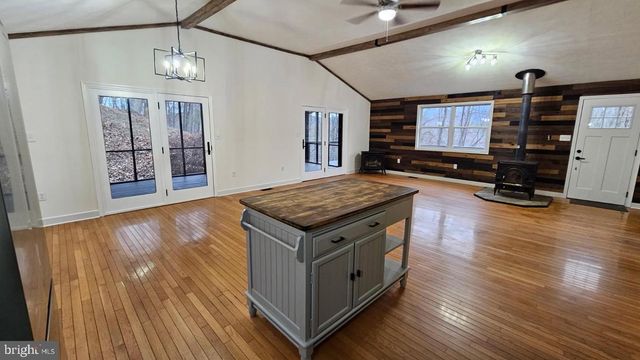 168 PIONEER TRL, Great Cacapon, WV 25422