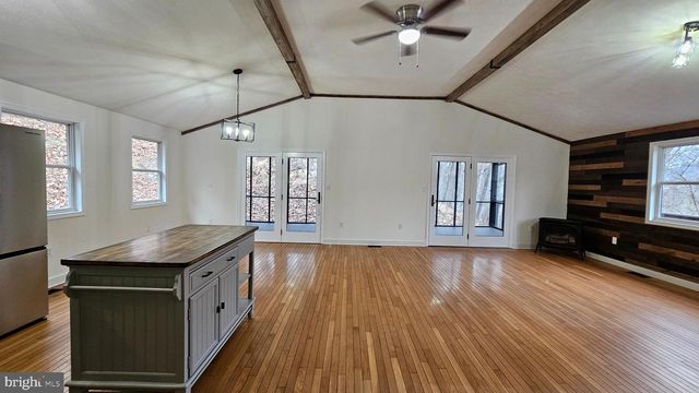 168 PIONEER TRL, Great Cacapon, WV 25422