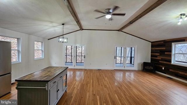 168 PIONEER TRL, Great Cacapon, WV 25422