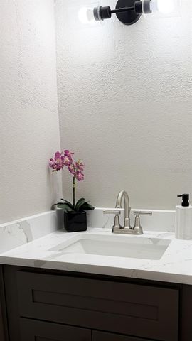 6919 PLACE DE LA PAIX 6919, St Petersburg, FL 33707