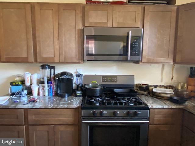 32 POMONA, Philadelphia, PA 19144