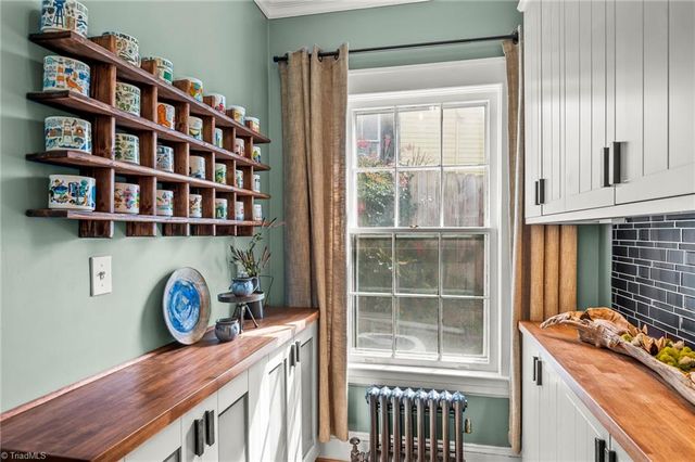 1106 A West End Boulevard, Winston-salem, NC 27101