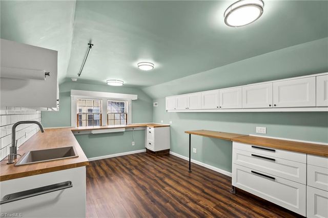 1106 A West End Boulevard, Winston-salem, NC 27101
