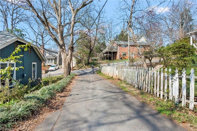 1106 A West End Boulevard, Winston-salem, NC 27101
