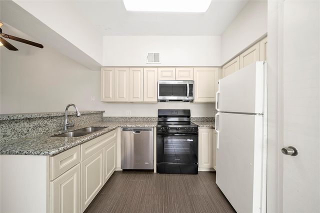 2626 Holly Hall Street 1102, Houston, TX 77054