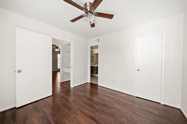 2626 Holly Hall Street 1102, Houston, TX 77054