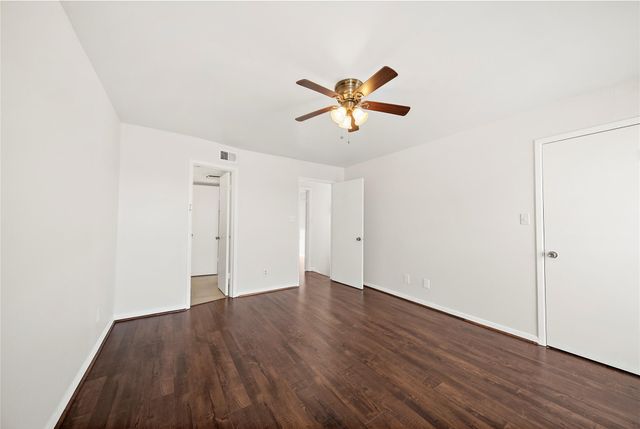 2626 Holly Hall Street 1102, Houston, TX 77054