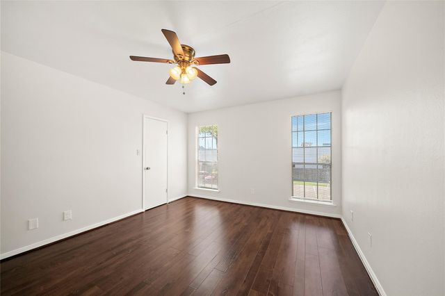 2626 Holly Hall Street 1102, Houston, TX 77054