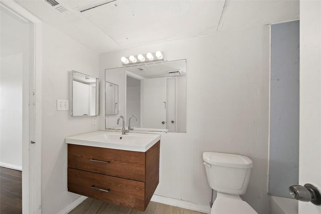 2626 Holly Hall Street 1102, Houston, TX 77054