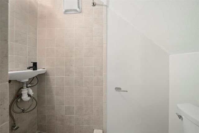 2626 Holly Hall Street 1102, Houston, TX 77054
