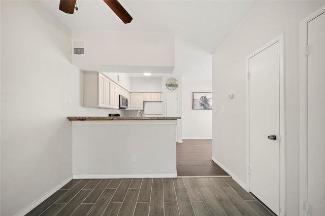2626 Holly Hall Street 1102, Houston, TX 77054