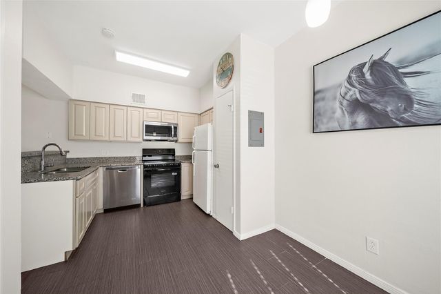 2626 Holly Hall Street 1102, Houston, TX 77054
