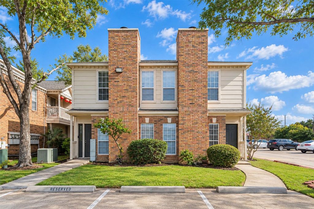 2626 Holly Hall Street 1102, Houston, TX 77054