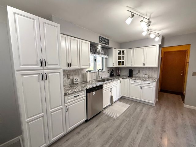 1240 GREENFIELD Drive, Erie, PA 16509