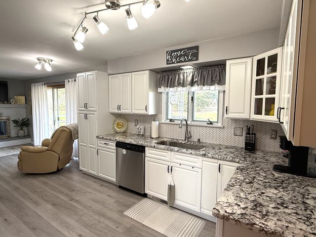 1240 GREENFIELD Drive, Erie, PA 16509