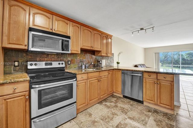 950 Hillcrest Dr 112, Hollywood, FL 33021