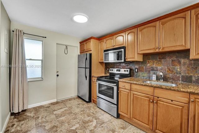 950 Hillcrest Dr 112, Hollywood, FL 33021