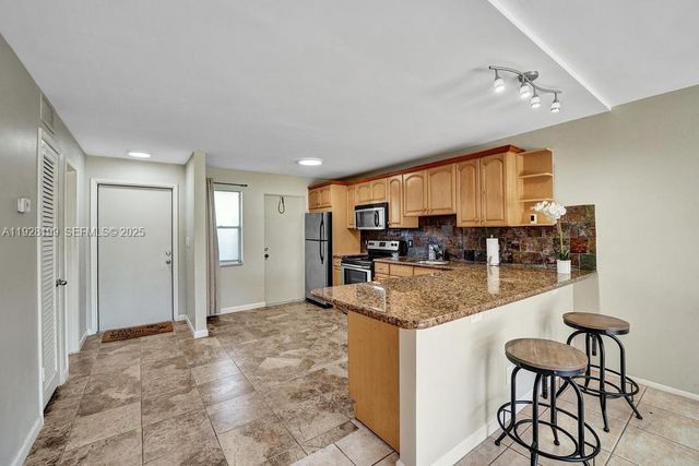 950 Hillcrest Dr 112, Hollywood, FL 33021