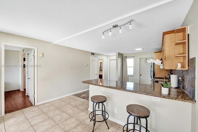 950 Hillcrest Dr 112, Hollywood, FL 33021