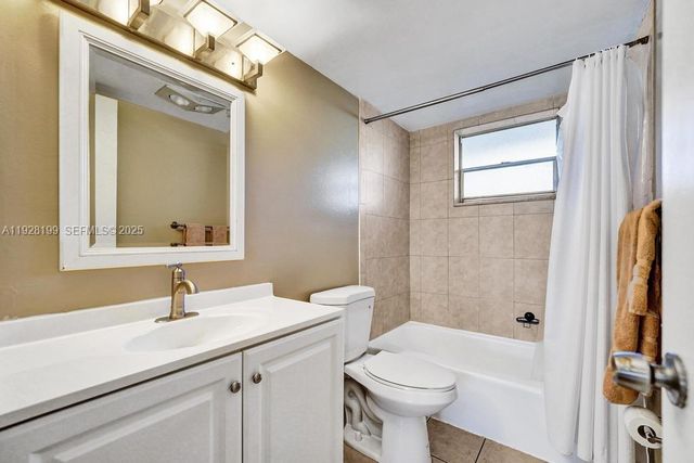 950 Hillcrest Dr 112, Hollywood, FL 33021