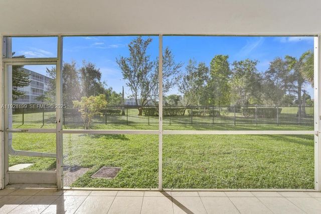 950 Hillcrest Dr 112, Hollywood, FL 33021