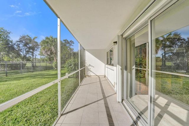 950 Hillcrest Dr 112, Hollywood, FL 33021