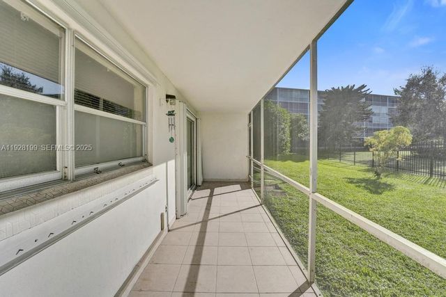 950 Hillcrest Dr 112, Hollywood, FL 33021