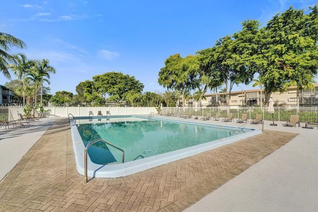 950 Hillcrest Dr 112, Hollywood, FL 33021