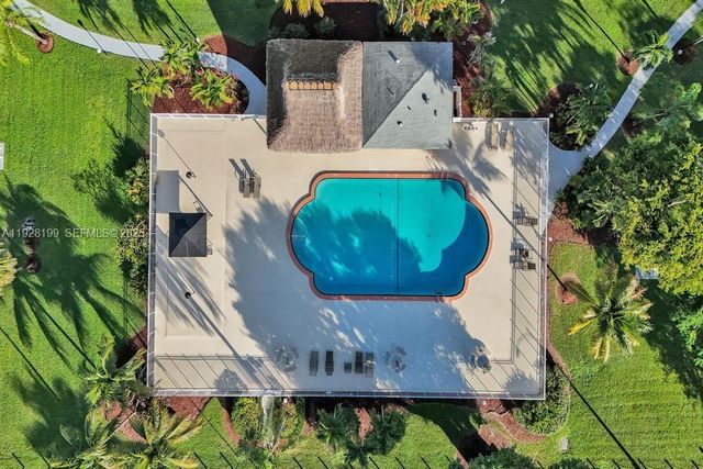 950 Hillcrest Dr 112, Hollywood, FL 33021