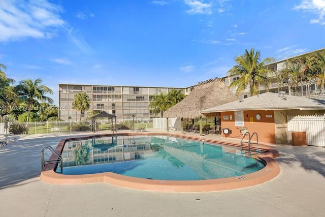 950 Hillcrest Dr 112, Hollywood, FL 33021