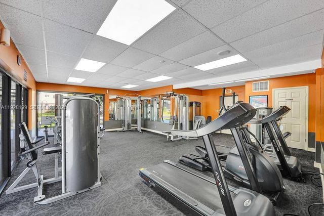 950 Hillcrest Dr 112, Hollywood, FL 33021