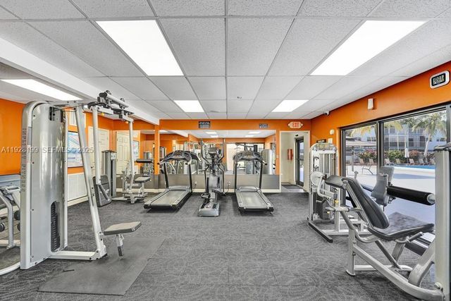 950 Hillcrest Dr 112, Hollywood, FL 33021